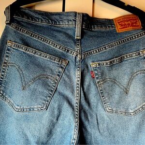 Levi’s Ribcage Straight Ankle Jeans